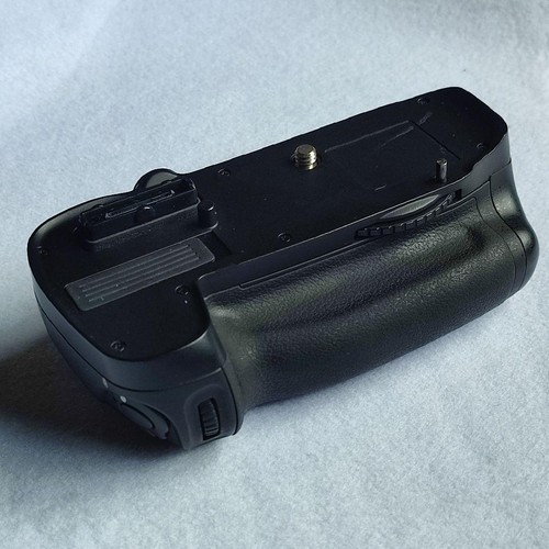 Nikon d14 battery grip - mb-d14,